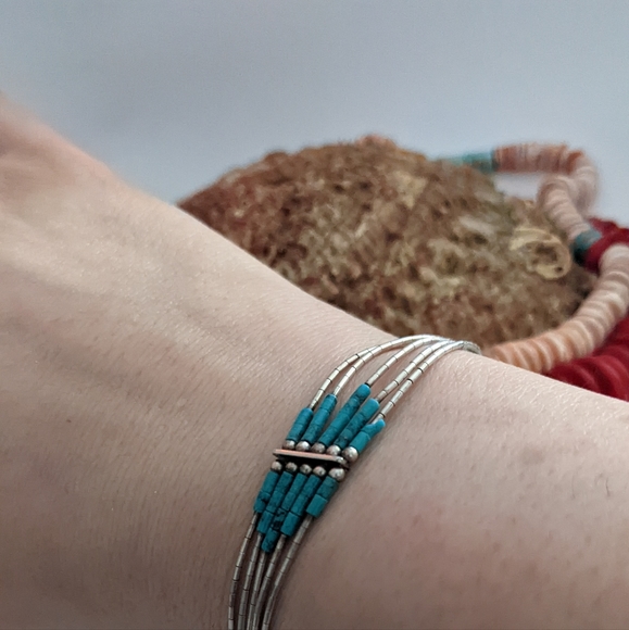 Liquid silver and turquoise bracelet - Picture 2 of 3